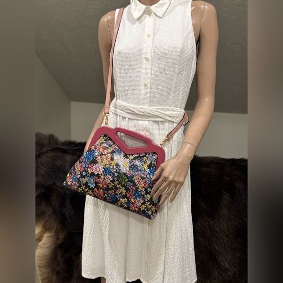 Floral Embossed Genuine Leather Handmade Wooden Frame & Cut-out Handle Bag - Picture 8 of 16